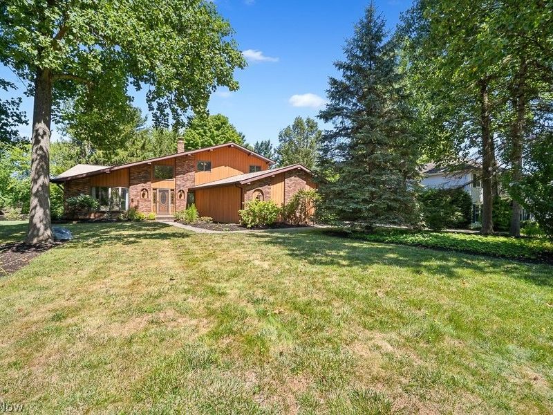6551 Queens Way , Brecksville, OH 44141 Photo 2