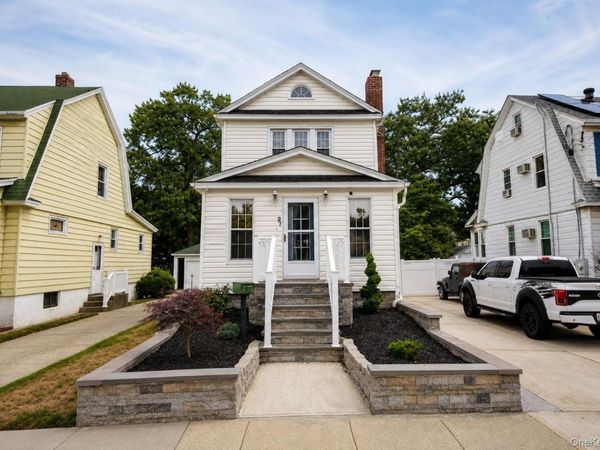 27 Avondale Street , Valley Stream, NY 11581