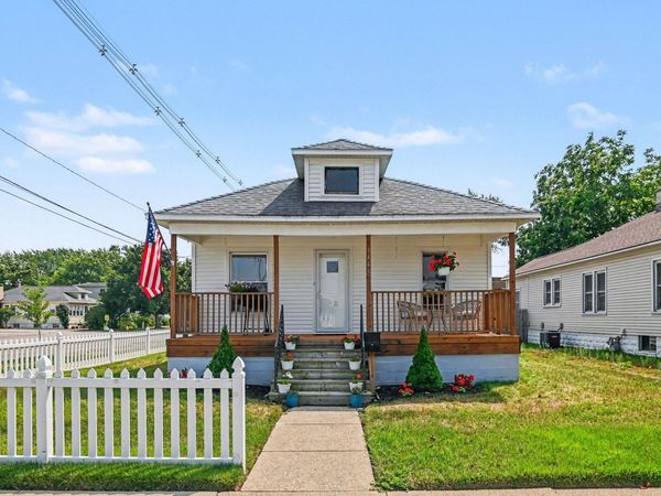 1448 Columbus Avenue, Grand Haven, MI 49417