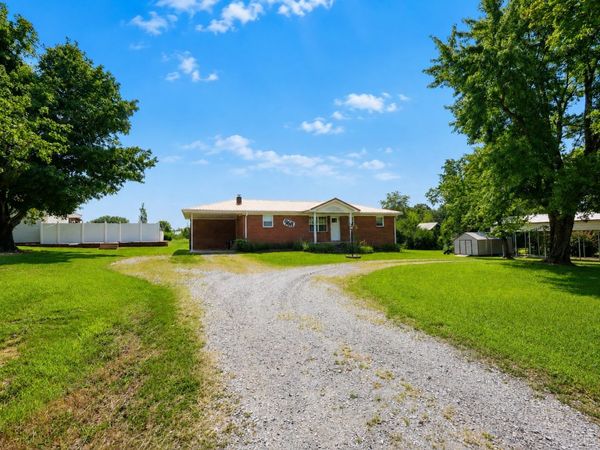 968 Old Nashville Hwy , Mc Ewen, TN 37101