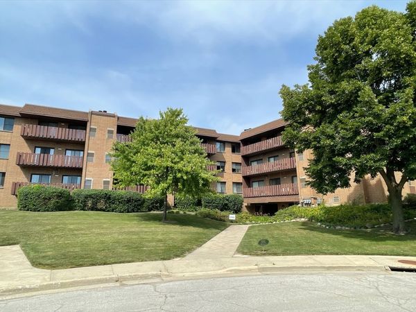 1755 lake cook Road , Unit 220, Highland Park, IL 60035