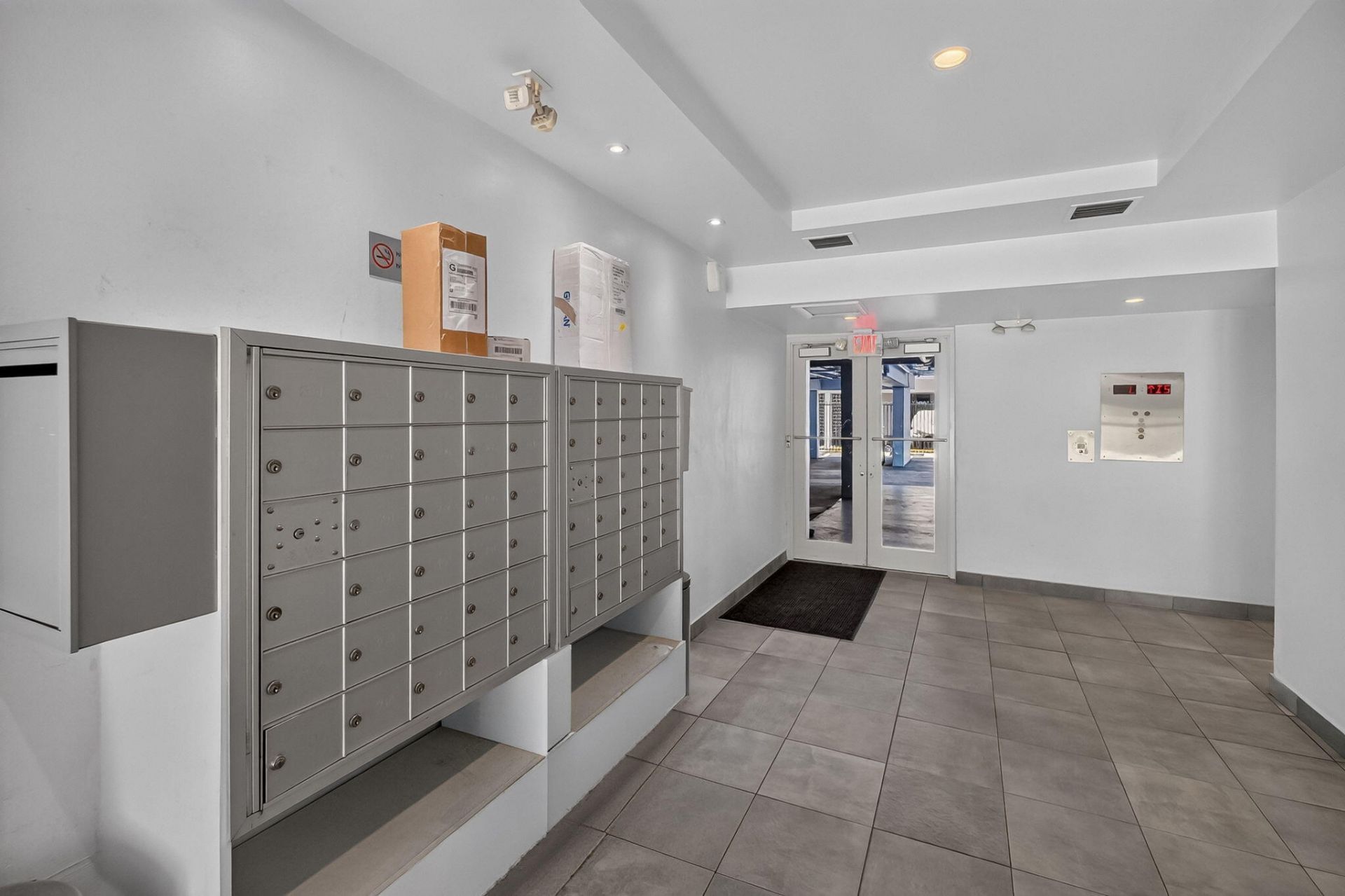 1045 10th Street, Unit 301, Miami Beach, FL 33139 Photo