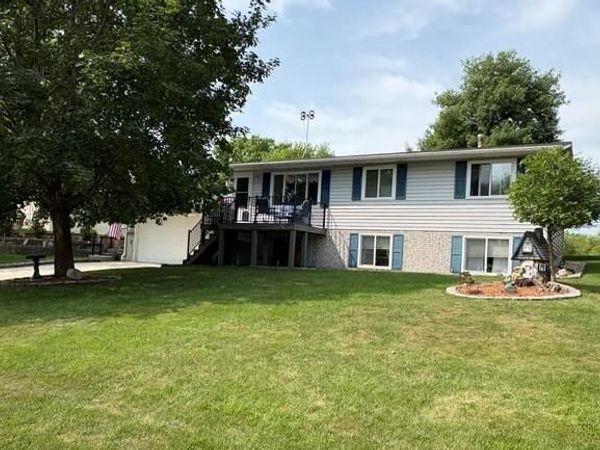 452 Kouwe Street NW, Hutchinson, MN 55350