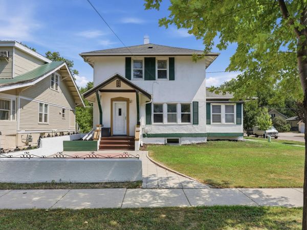 901 College Street N, Fargo, ND 58102