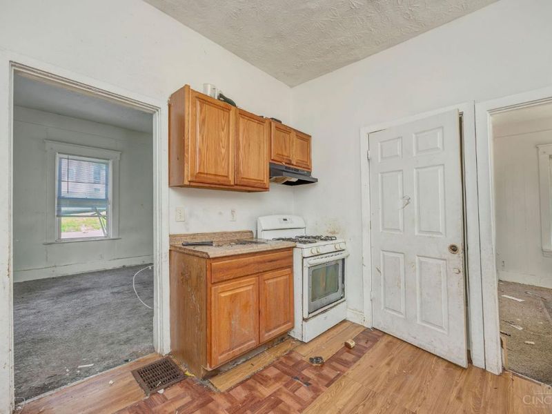 4922 Plainville Road, Cincinnati, OH 45227 Photo 9