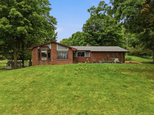 13489 Hyde Road, Hartland, MI 48353