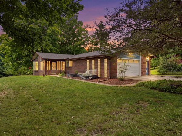 13489 Hyde Road, Hartland, MI 48353