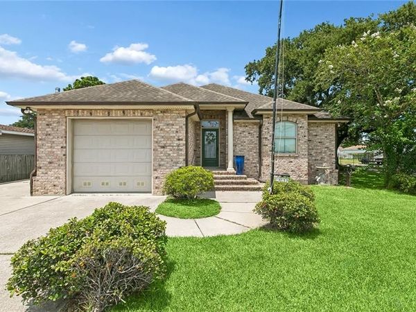 5216 OAK Drive , Marrero, LA 70072