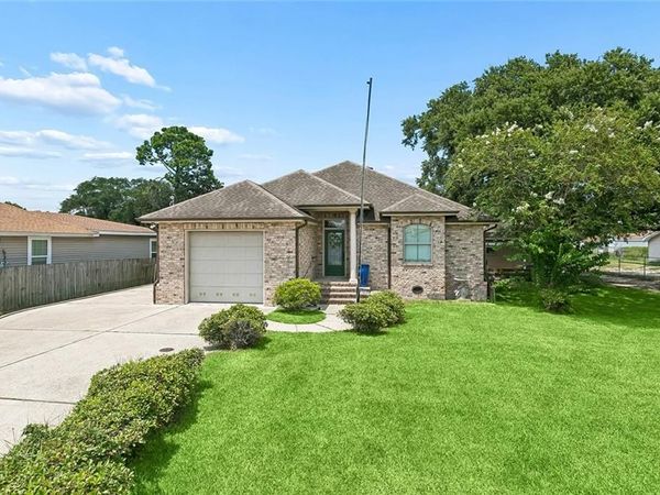 5216 OAK Drive , Marrero, LA 70072