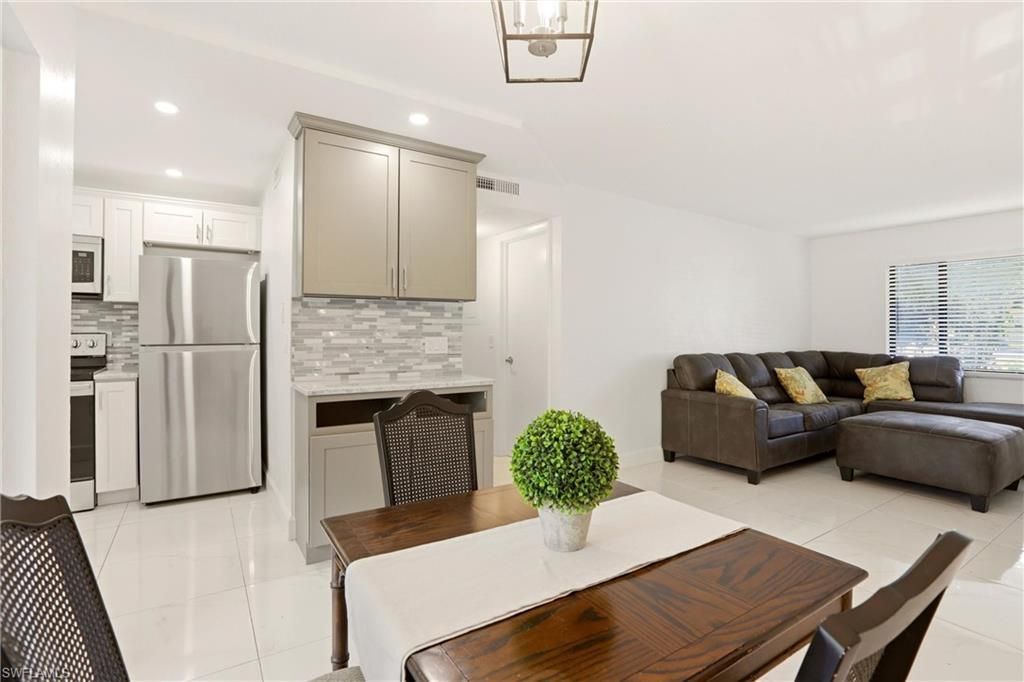 1450 Green Valley Cir, Unit 502, Naples, FL 34104 Photo