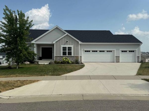 356 Humble Circle, Oregon, WI 53575