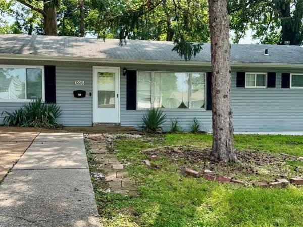 10016 Lakemoor Drive, St Louis, MO 63136