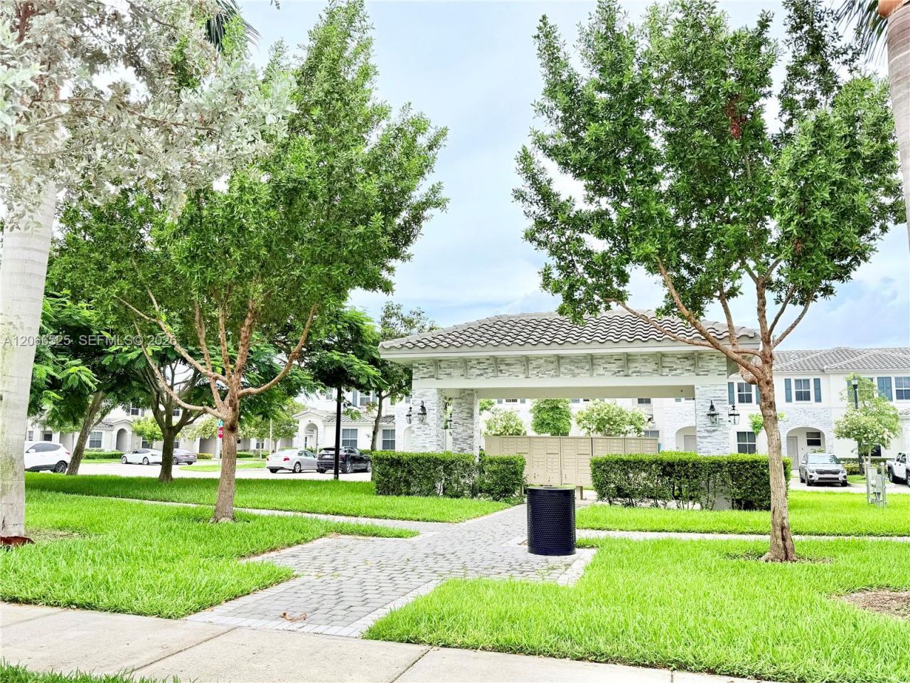 1877 SE 26th Ter , Homestead, FL 33035 Photo
