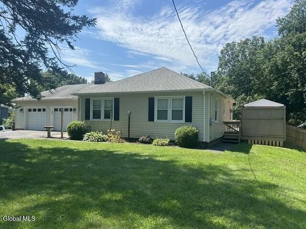15 Chester Court, Troy, NY 12182