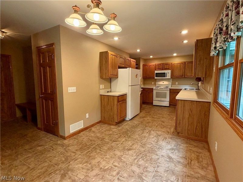 11578 Wilbert Road , Chardon, OH 44024 Photo 14