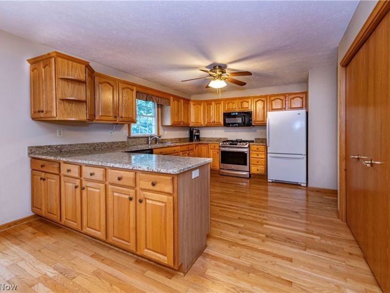 952 Rosemarie Circle , Wadsworth, OH 44281 Photo 3