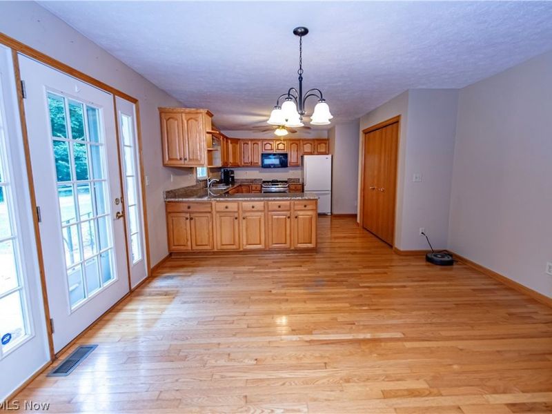 952 Rosemarie Circle , Wadsworth, OH 44281 Photo 4