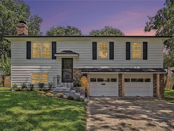 6805 Switzer Lane, Shawnee, KS 66203