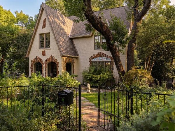1022 N Montclair Avenue , Dallas, TX 75208
