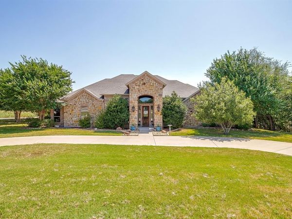 8401 Fullerton Drive , Cleburne, TX 76033