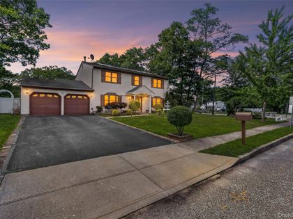 4 Winding Lane  Islandia, NY 11749