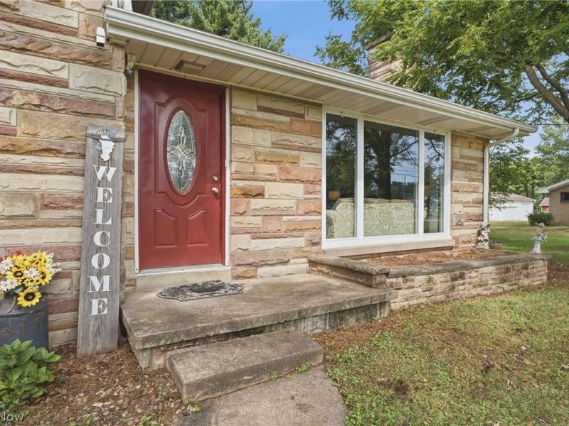 11501 Manchester Avenue SW, Beach City, OH 44608 Photo 2
