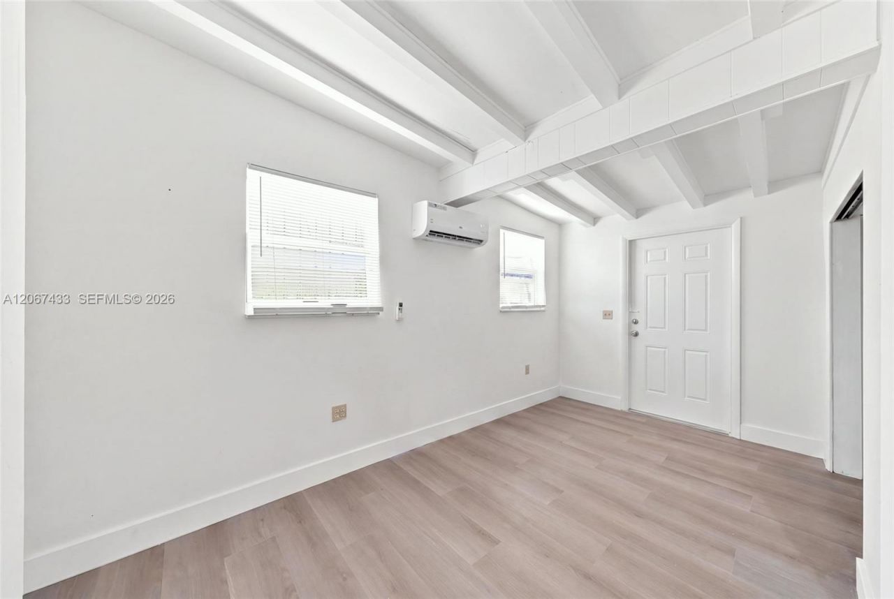3500 NW 1st St, Unit B, Miami, FL 33125 Photo