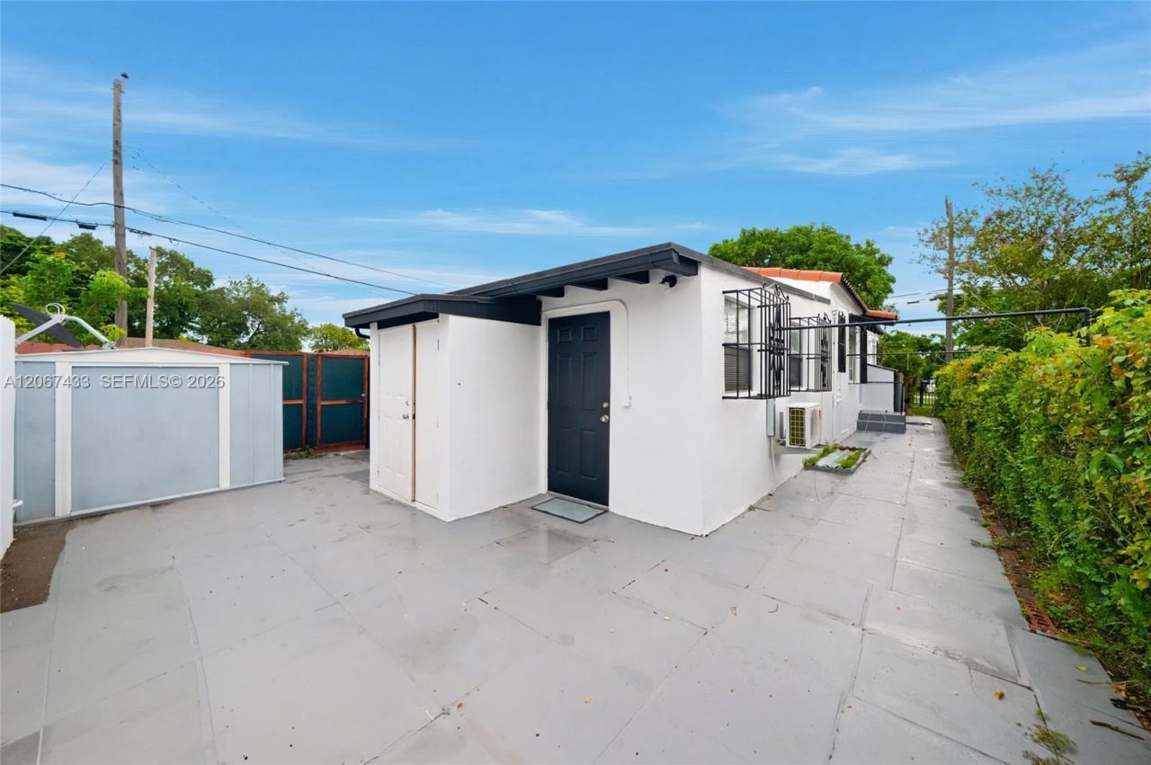 3500 NW 1st St, Unit B, Miami, FL 33125 Photo