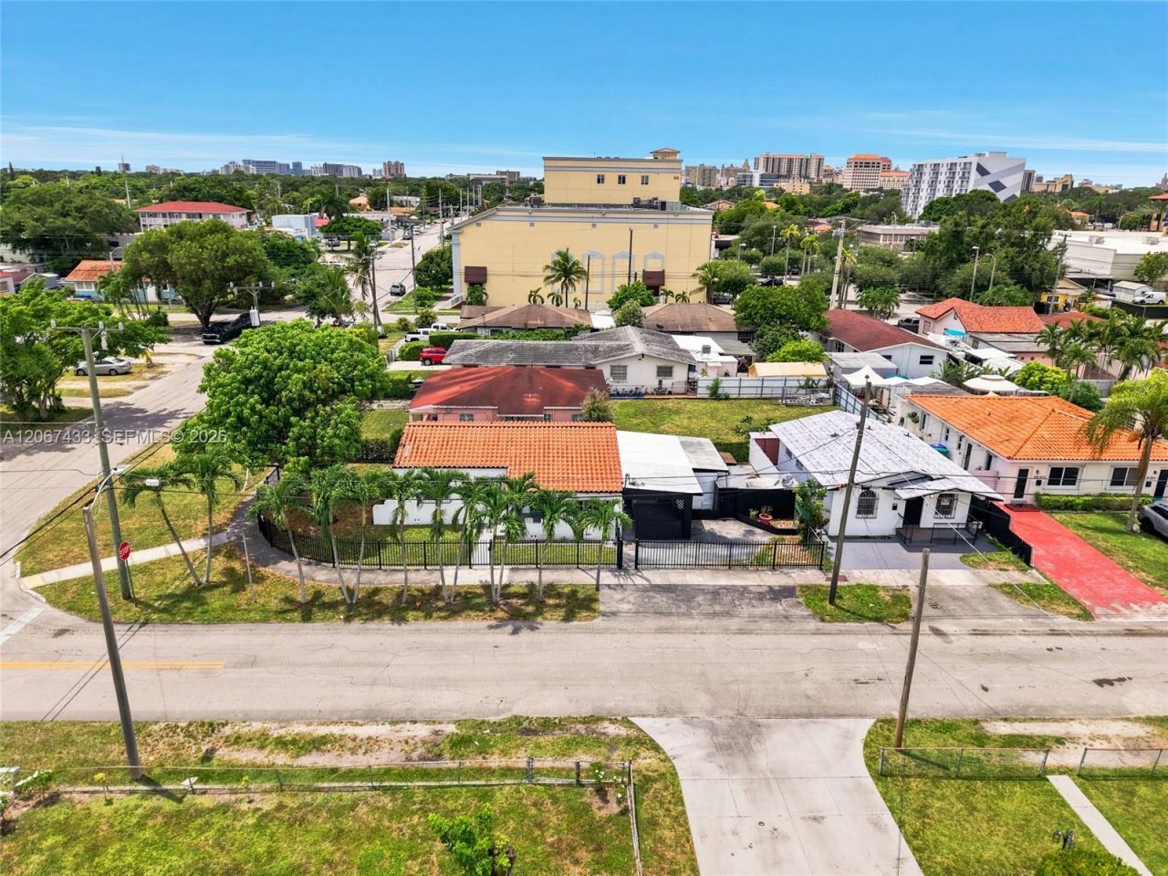 3500 NW 1st St, Unit B, Miami, FL 33125 Photo