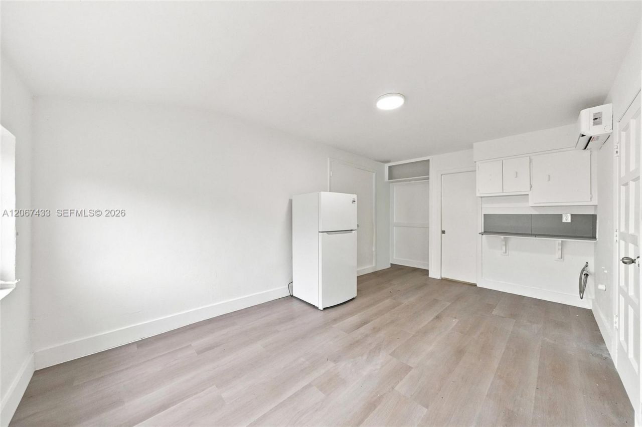 3500 NW 1st St, Unit B, Miami, FL 33125 Photo
