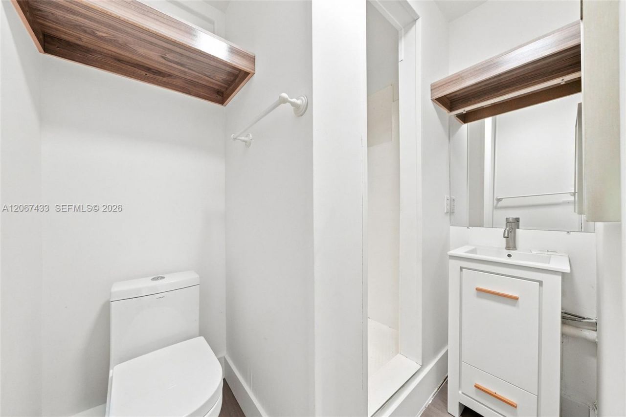 3500 NW 1st St, Unit B, Miami, FL 33125 Photo