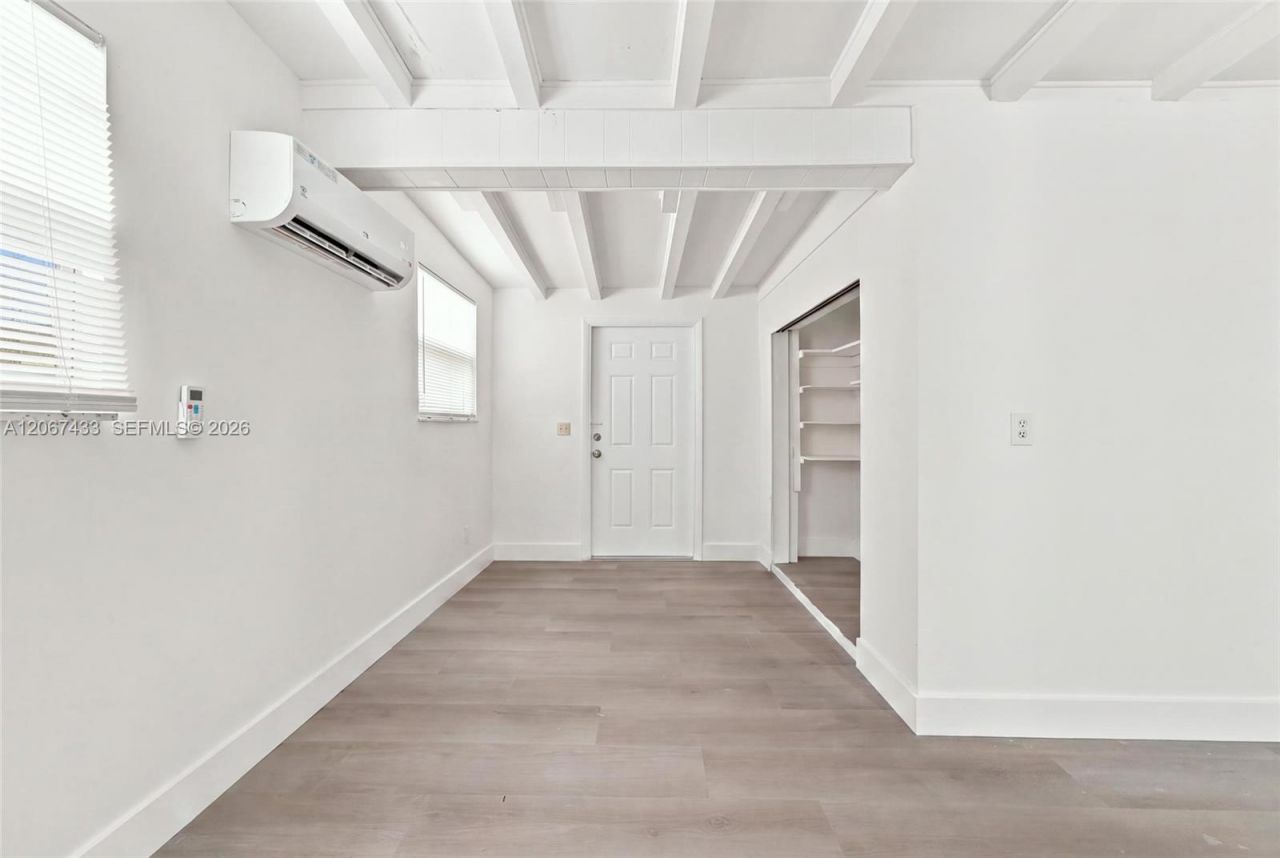 3500 NW 1st St, Unit B, Miami, FL 33125 Photo