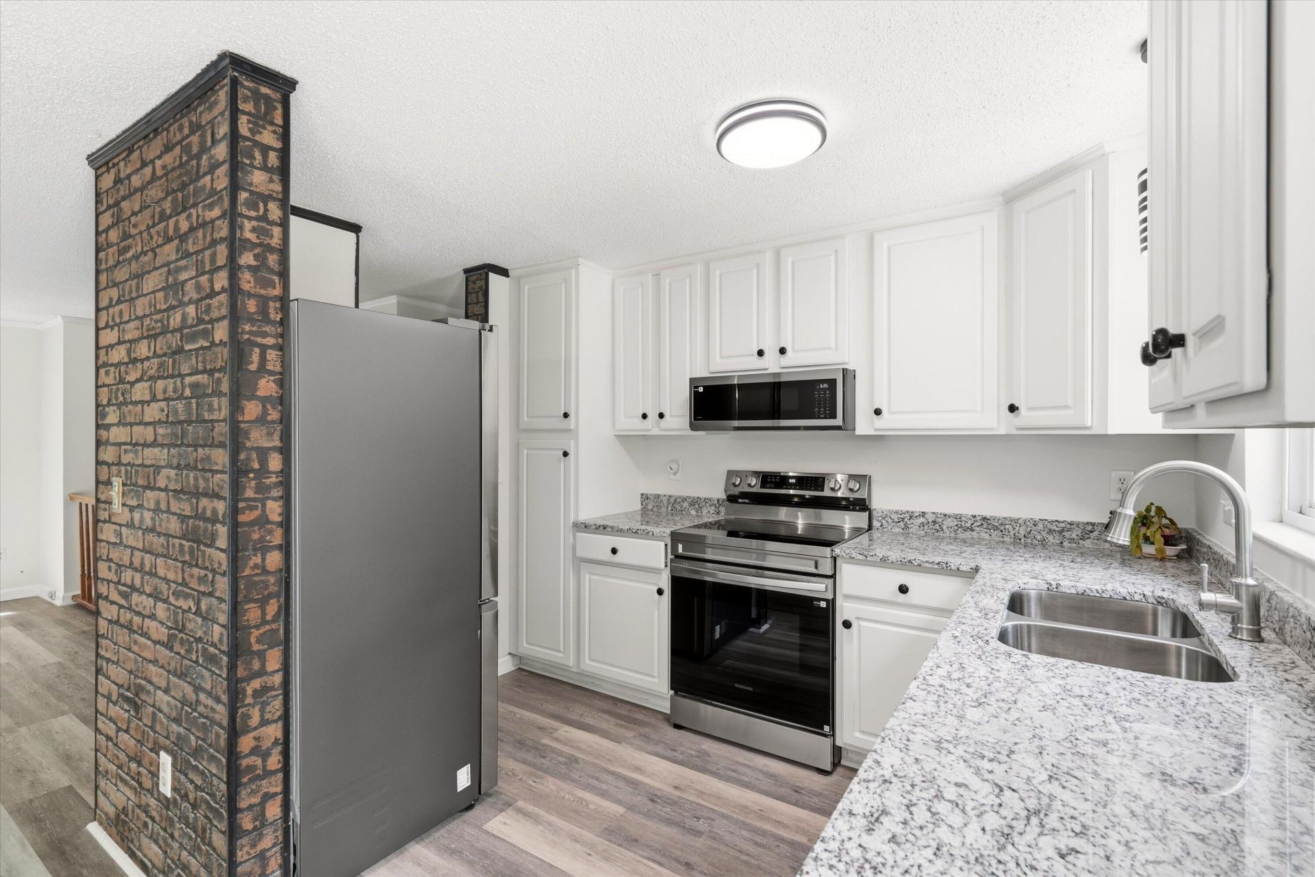 210 White Boulevard Photo 10