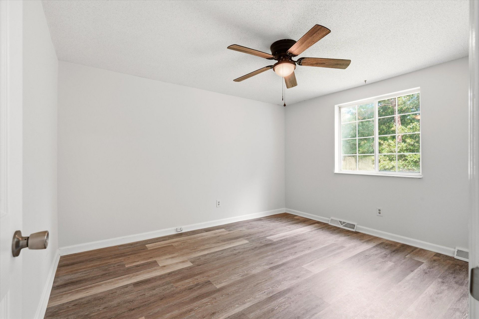 210 White Boulevard Photo 17