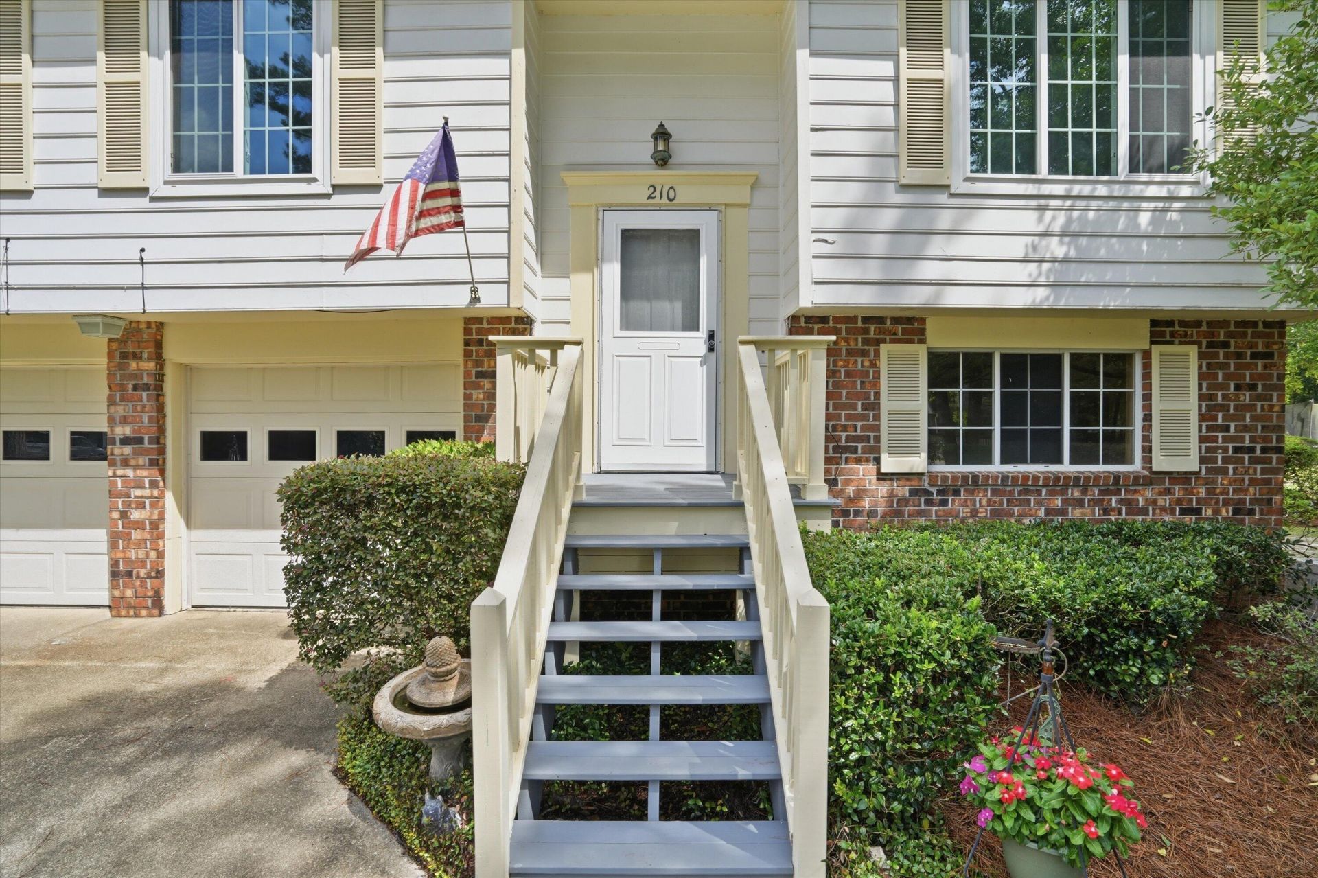 210 White Boulevard Photo 4
