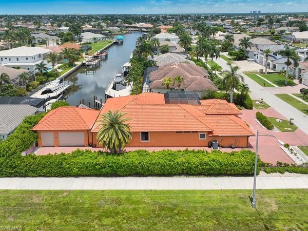 10 Anchor CT, MARCO ISLAND, FL 34145