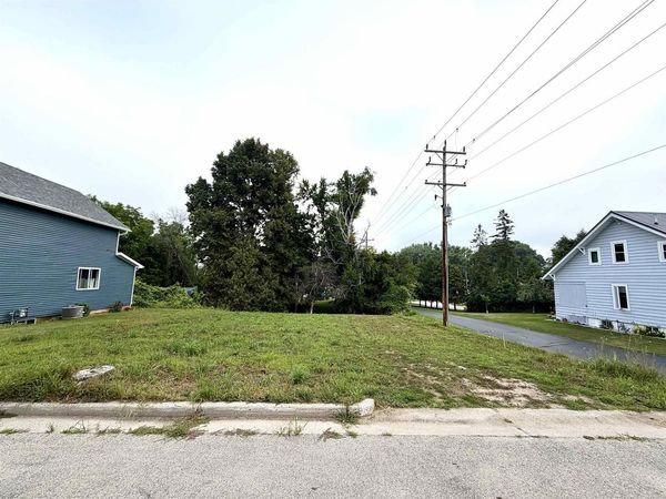 305 E ARMSTRONG STREET, Gillett, WI 54124