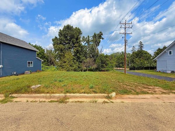 305 E ARMSTRONG STREET, Gillett, WI 54124