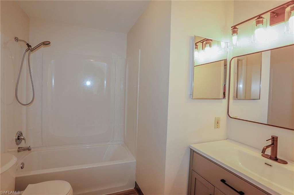 8061 Country Rd, Unit 203, Fort Myers, FL 33919 Photo