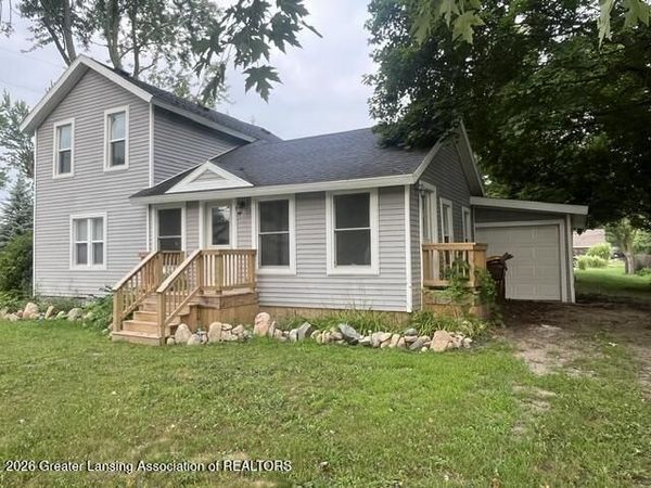 701 N Lansing Street, St. Johns, MI 48879