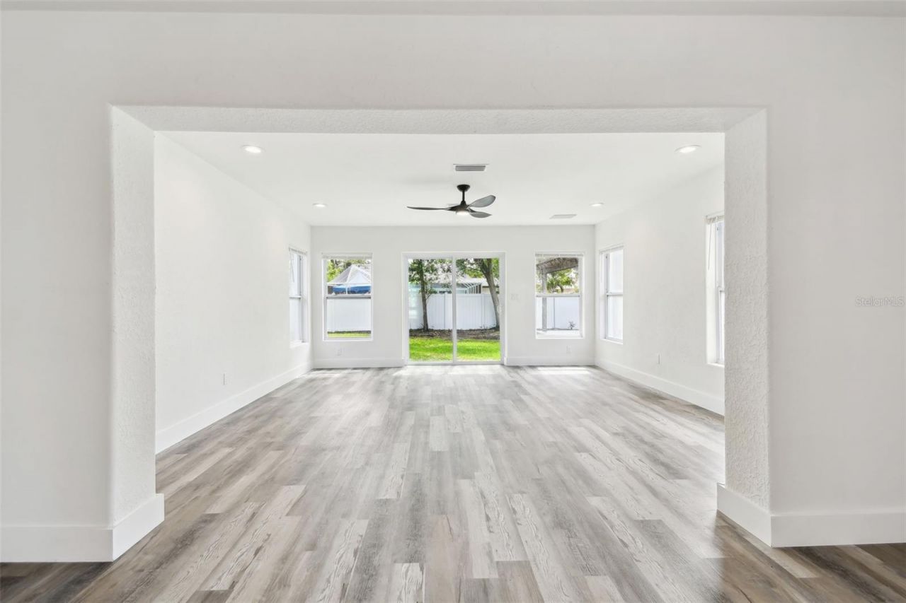 4461 Shore Acres Boulevard Ne, Saint Petersburg, FL 33703 Photo