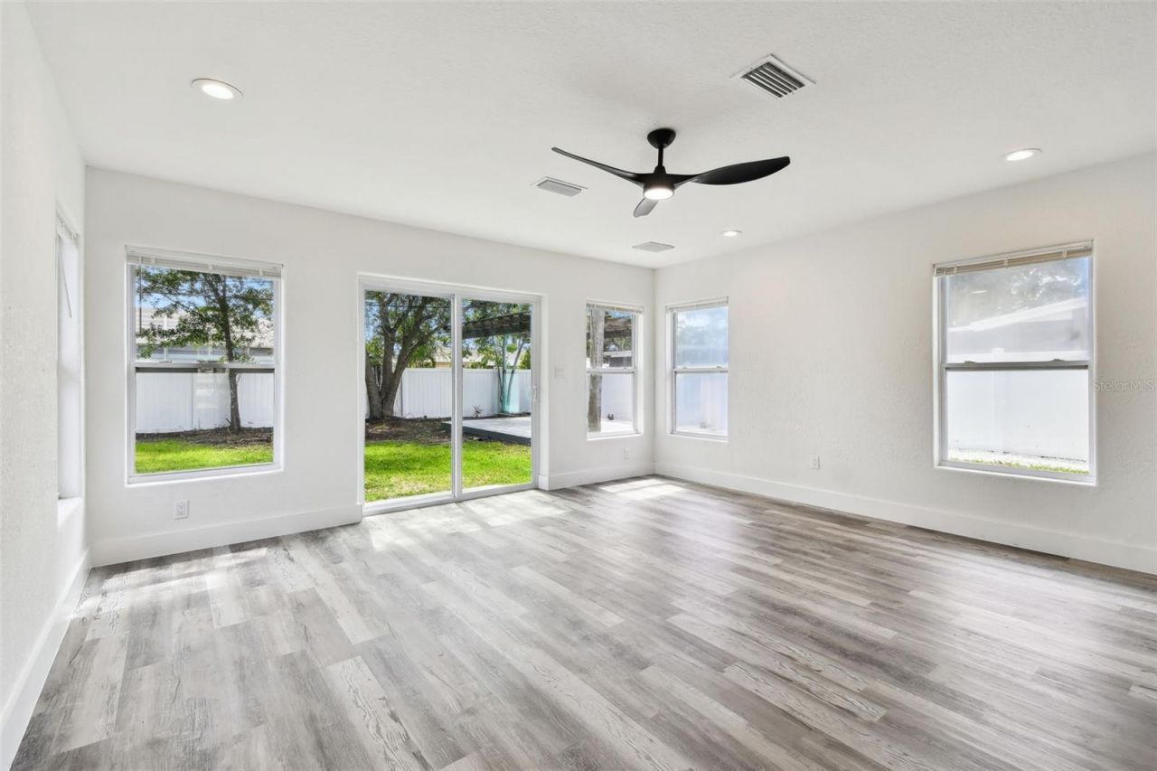 4461 Shore Acres Boulevard Ne, Saint Petersburg, FL 33703 Photo