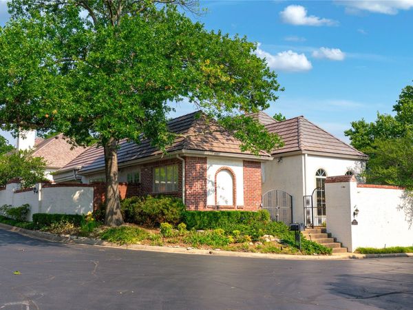 4807 S Yorktown Court , Tulsa, OK 74105