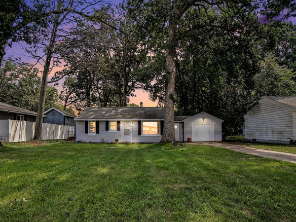 384 N 6th Avenue, Fruitport, MI 49415