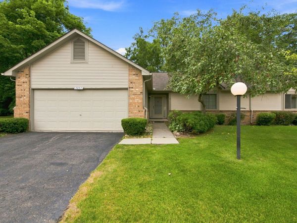 32917 Chapman Circle, Unit 21, Westland, MI 48185