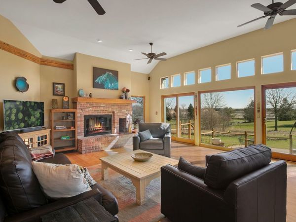 859 Old Kirk Road , Geneva, IL 60134