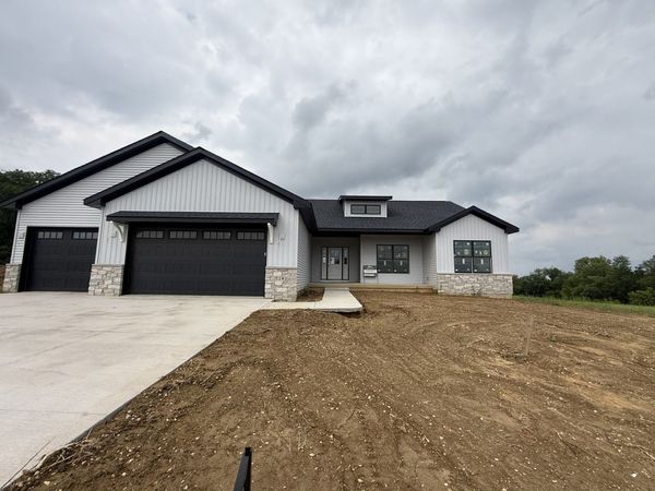 7202 Alvie Court , Bettendorf, IA 52722