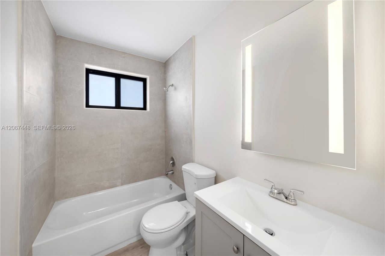 1345 W 28th St , Unit 5, Hialeah, FL 33010 Photo