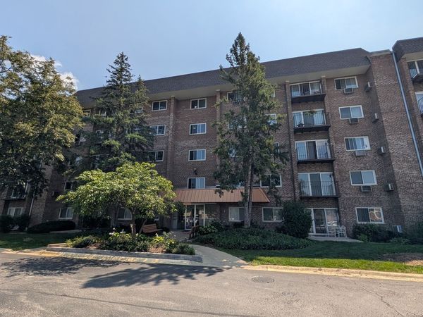 10353 DEARLOVE Road , Unit 2G, Glenview, IL 60025