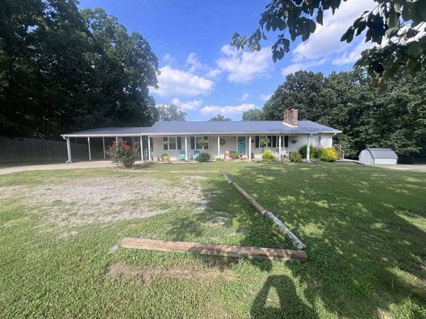 242 Graham Dr, Linden, TN 37096